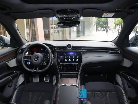 玛莎拉蒂豁出去了！从8988万跌至3588万，小米YU7危险了？-2