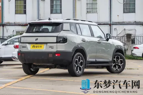 捷途发力!推出15万级硬派越野,方盒子造型+三电机四驱,够卷?-1