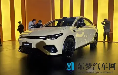 零跑Lafa5预售1058万起，比萤火虫便宜且续航高-1