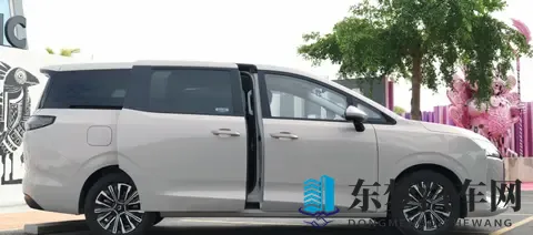 10万级MPV推荐，真7座+电滑门，动力配置多选，家用很合适-3