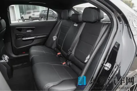 C 200 和 C 260 差 4 万值不值？后驱还是四驱？运动版和豪华版选哪个？