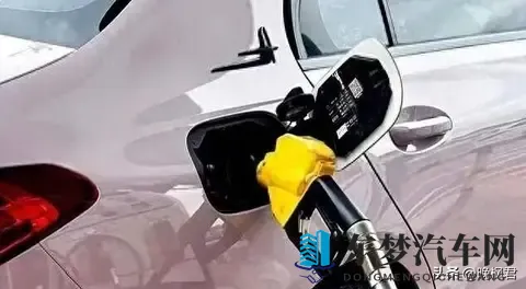 燃油车补贴突然回归,禁燃政策打脸了?官方数据藏着大秘密-1