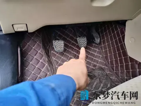 我开了3年车,才知道刹车前先踩死离合后刹车是大忌,都是经验!-2