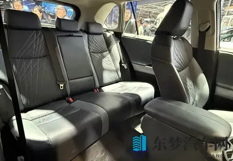 搭载20升自然吸气动力系统，丰田RAV4荣放福祉试制车正式亮相-3