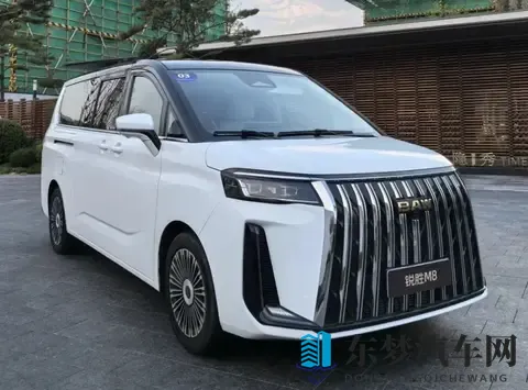 北汽锐胜M8上市，商用MPV变家用神器，空间革命悄悄开始了-3