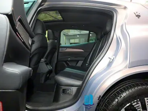 玛莎拉蒂豁出去了！从8988万跌至3588万，小米YU7危险了？