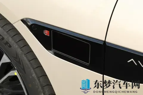 阿维塔12四激光版试驾体验：30万级豪华轿车的实用之选-1