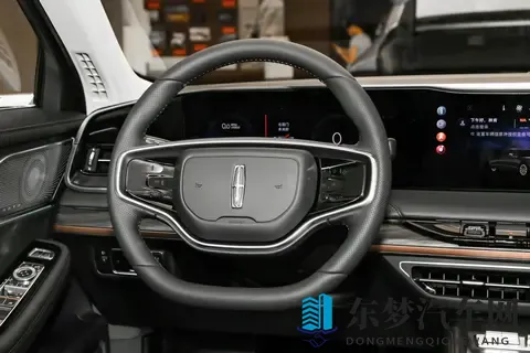 林肯Z配置差异化分析，混动、纯燃油具体该怎么选？-1