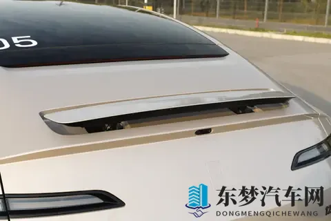 阿维塔12四激光版试驾体验：30万级豪华轿车的实用之选-2