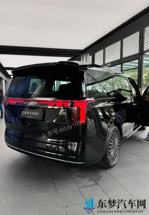 极氪009日本正式开卖，售价1430万日元，2026年开始交付-2