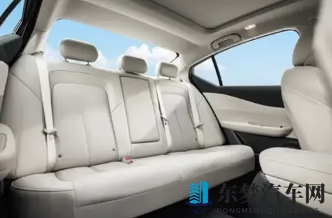 小男孩与妈妈小马拉大车:童趣盎然:男孩与母亲携手拉小车-3