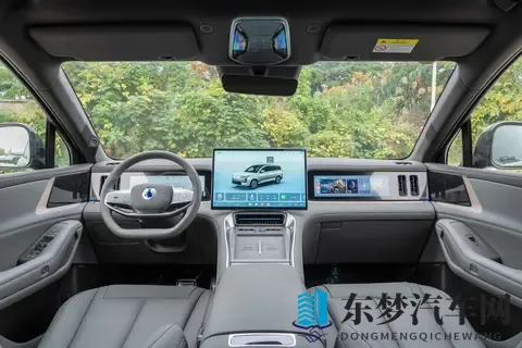 腾势N8L深度体验：5米大六座，20T混动，全家出行新选择-1