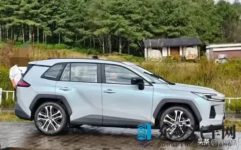 丰田全新威兰达实车正式亮相!全新外观设计 内饰调整 搭配混动系统-2