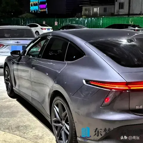 年轻人抢购烂尾车，是捡漏还是冒险？技术红利正在被重新分配-1