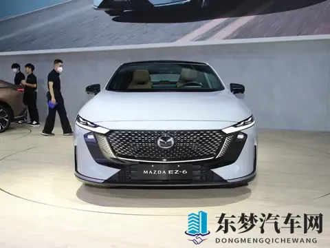 长安掀桌子了!全新中大型车配6C快充+双叉臂前悬,售价1099万起-1