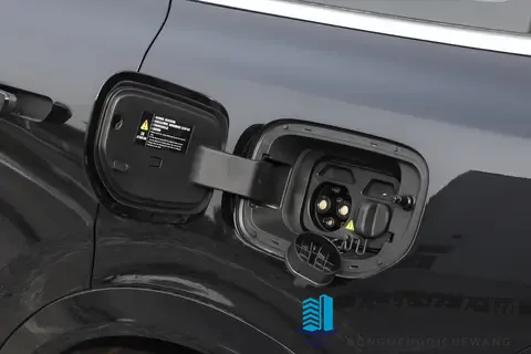 实测对比深蓝S09与领克900，谁更适合家用？-1