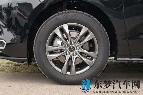 丰田赛那：三款四驱车型，豪华版、尊贵版、臻享版哪款最值得选？-3