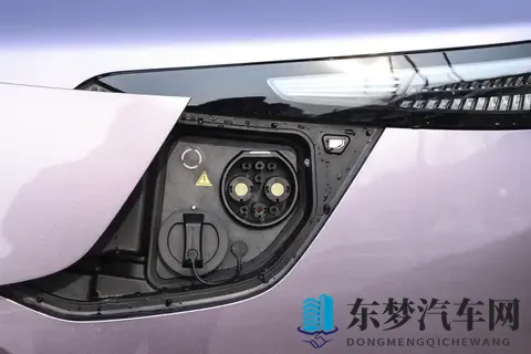 雪豹四驱+猎鹰辅驾+1645km续航：星纪元ES增程版试驾惊喜体验-3