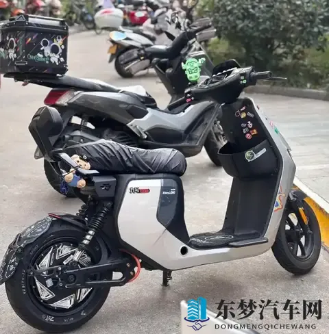 16寸的轮胎性能更强，为什么电动车却大多数用14寸的？为了省钱吗-1