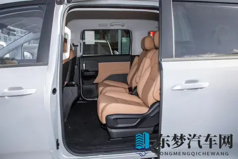 10万级家用MPV纠结？五菱星光730：把老百姓的需求，装进这台车里-1