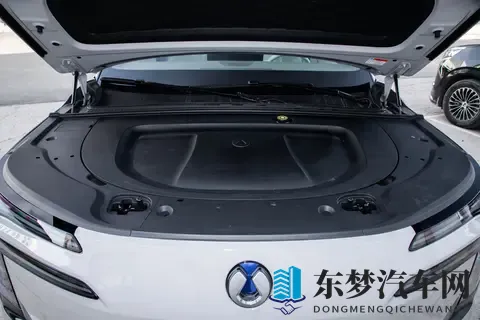 腾势N8L深度体验：5米大六座，20T混动，全家出行新选择-3