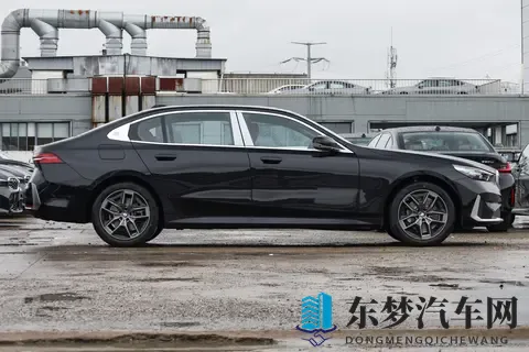 销量一跌再跌，宝马5系单月仅卖出9087辆，大降价难道也不管用？-2