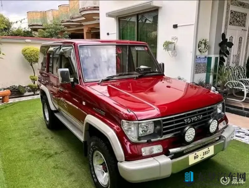 李蓉蓉七夕物语男黑人叫什么名字：《神秘黑人技师与汽车迷的浪漫传奇》-1