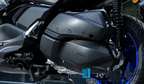 雅马哈发布26款XMAX300踏板车-3