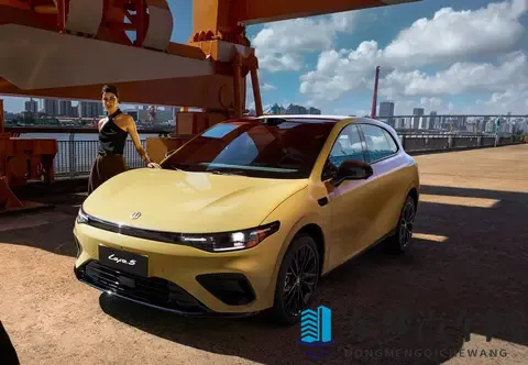 零跑Lafa5正式预售，1058万起，年轻人的第一台“纯电钢炮”？-2