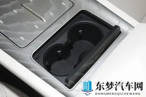 阿维塔 12 四激光版（2026 款）体验：实用配置下的豪华出行感受-2