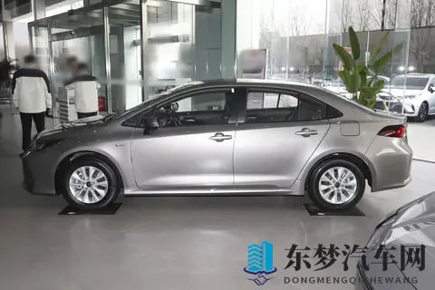 选车丨要外观时尚油耗低，卡罗拉是较好选择吗？全方面试驾评测！-3