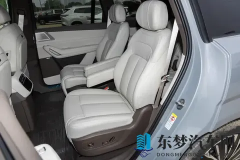 新手也能开大车！腾势 N8L 458 米转弯半径 + 安全兜底-1