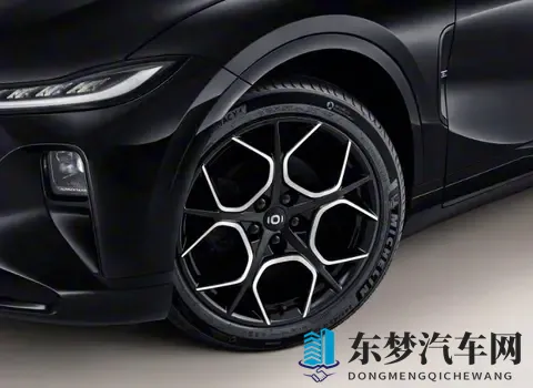 官标续航超1570km，长安启源A07新车亮相，花瓣轮圈是一大卖点-2