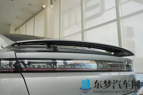 试驾东风奕派eπ007+15万级轿跑居然下放了高端配置？-3