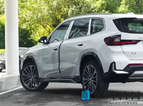 宝马SUV只卖168万！多层隔音玻璃、标配“T”动力，油耗仅69L-2