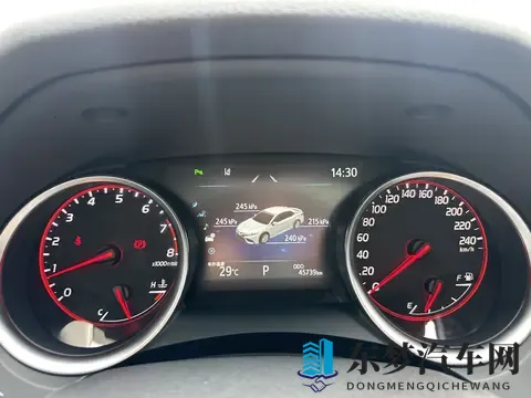 體育生自擼打飛機：體育少年狂玩无人机，親自操控展身手-2