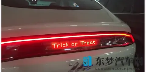 女高中体罚室脱裤子打屁股：女生高中遭遇体罚，被迫脱裤挨打-1