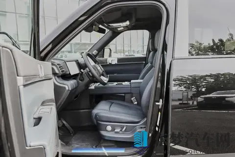 2025 款方程豹钛 7 200KM 两驱 Max 版深度试驾：用细节重塑家庭出行-3