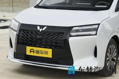 五菱星光730 PHEV：7座大空间，电动侧滑门，家用好帮手-2