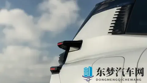 采用全新设计理念,全新雪铁龙C5 Aircross实车图曝光-3