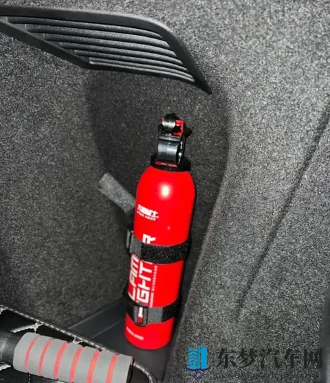 私家车需不需要放灭火器？从必须配备到不再强制标配，经历了什么-2