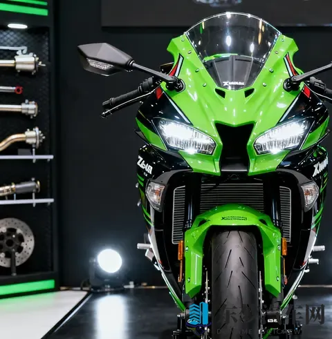 川崎ZX-4RR价探598万 四缸战神放下身段 国产中排仿赛迎最硬考验-1