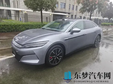 男人把困困女人的困困里免费：男子无偿助困困女性摆脱困境