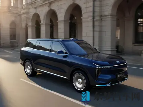 智己LS9实车现身街头，配空气悬架+灵蜥数字底盘，尺寸大过问界M9-1