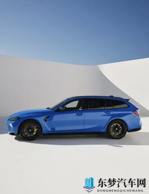 宝马M3旅行版来了，性能怪兽装下全家行李，燃油车最后的倔强-1