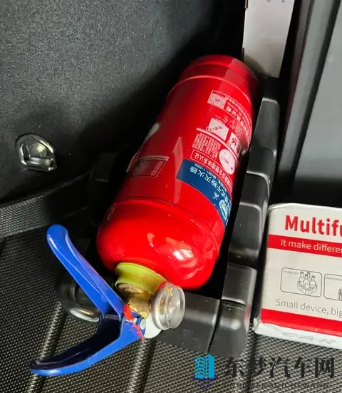 私家车需不需要放灭火器？从必须配备到不再强制标配，经历了什么-1