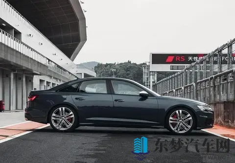 裸体体罚女体罚室：汽车内饰新潮流：揭秘独特设计提升驾驶体验