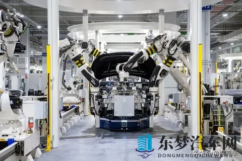 关税大刀砍向自己!美国汽车业18万人失业,万亿产业链加速逃离-1