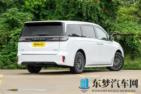 26款岚图梦想家实测后，我发现它确实重新定义了“舒适出行”