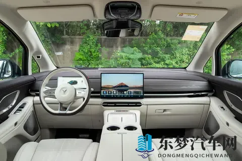 26款岚图梦想家乾崑版，豪华MPV的科技新标杆，全家出游的神选-1